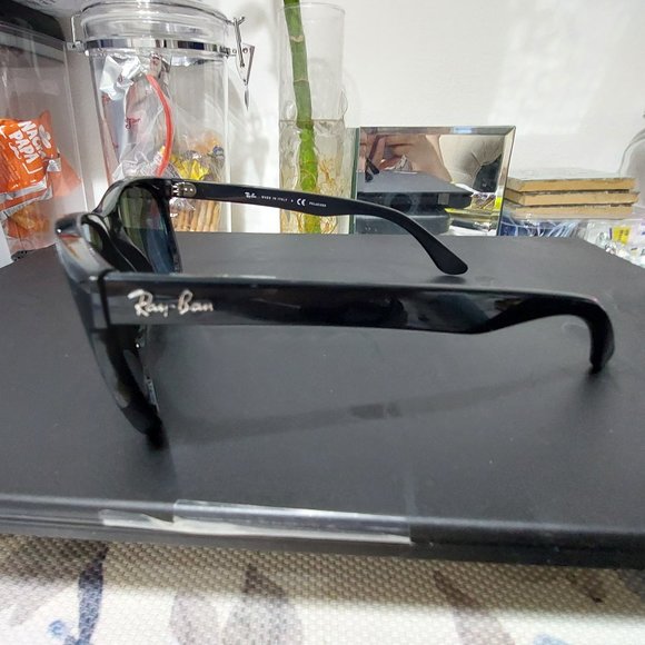 Ray-Ban Black Polarized Sunglasses MODEL CODE RB4184 main image 4